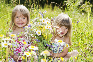 photographing kids flowers sisters