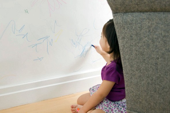 draw_toddler-wall-crayons